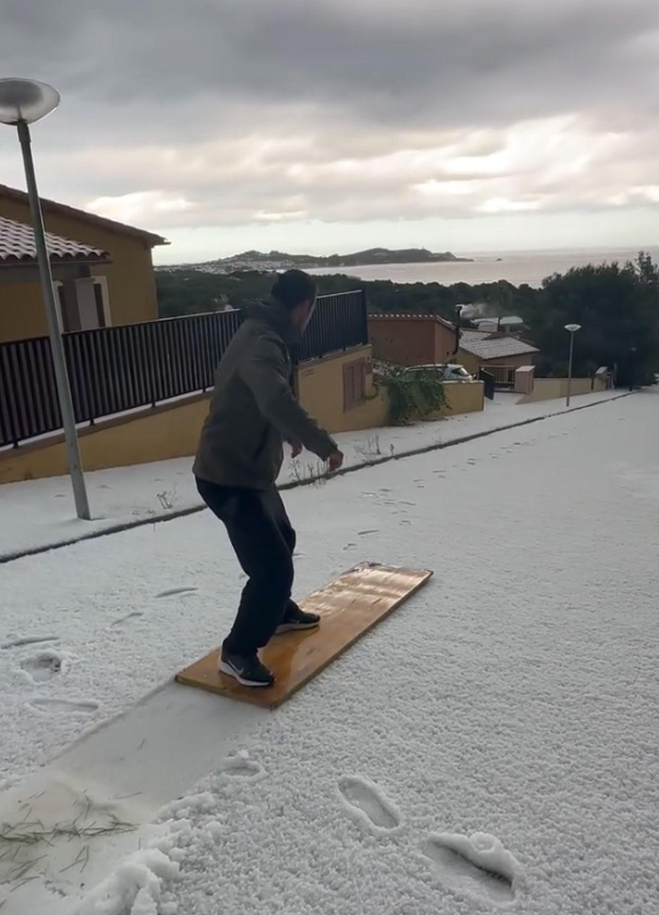 Einfach den Abhang herunter: So geht Snowboardfahren in Cala Rajada