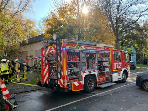 FW-GLA: Wohnungsbrand mit Menschenleben in Gefahr