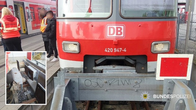 Bundespolizeidirektion München: S-Bahn touchiert Prellbock