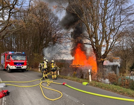 FW-E: Brand einer Gartenlaube in Essen-Schuir – keine Verletzten