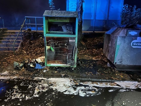 POL-PDWIL: Brand eines Altkleidercontainers in Briedel