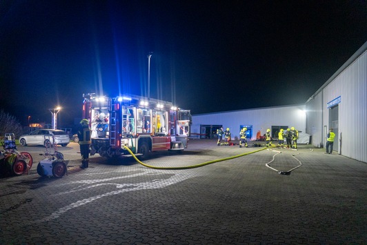 FW Flotwedel: Verpuffung in Werkstatt – Organisationsübergreifende Einsatzübung in Eicklingen