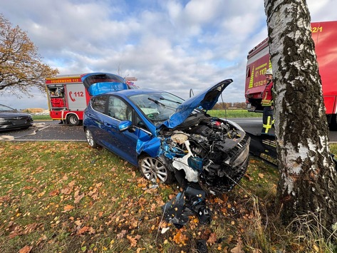 FFW Bergen: Auslaufende Betriebsstoffe nach Unfall auf der B3