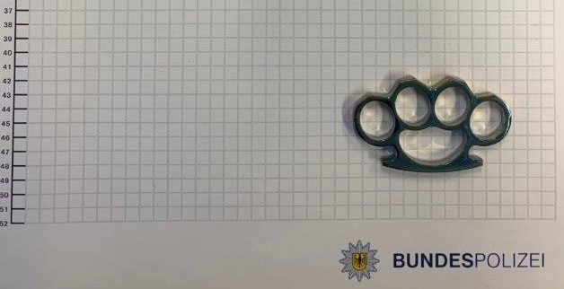 BPOL NRW: Bundespolizei beschlagnahmt Schlagring im Hauptbahnhof Recklinghausen