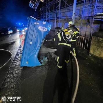 FW Hagen: Brand am Gebäude – brennt Baustellen WC