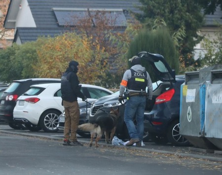 ZOLL-F: Durchsuchungen und Festnahmen wegen des Verdachts des bandenmäßigen Handeltreibens mit Betäubungsmitteln und Cannabis in großem Umfang