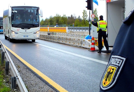 Bundespolizeidirektion München: Bundespolizei nimmt gesuchte Diebin fest / Von der Kontrollstelle ins Gefängnis