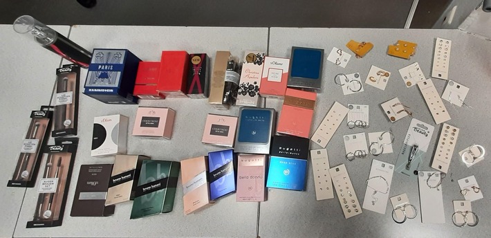 BPOL-KL: Mann entwendet eine Vielzahl Schmuck und Parfum aus einer Drogerie