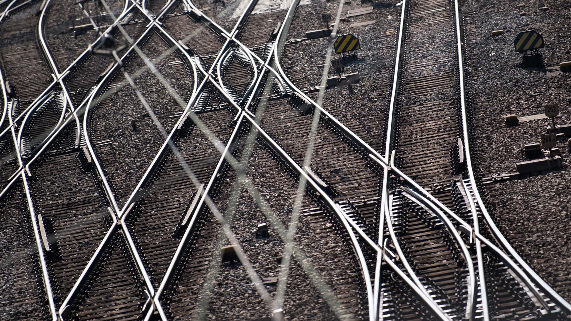 Viele Bahnmitarbeiter zweifeln laut GDL-Umfrage an Warnsystemen