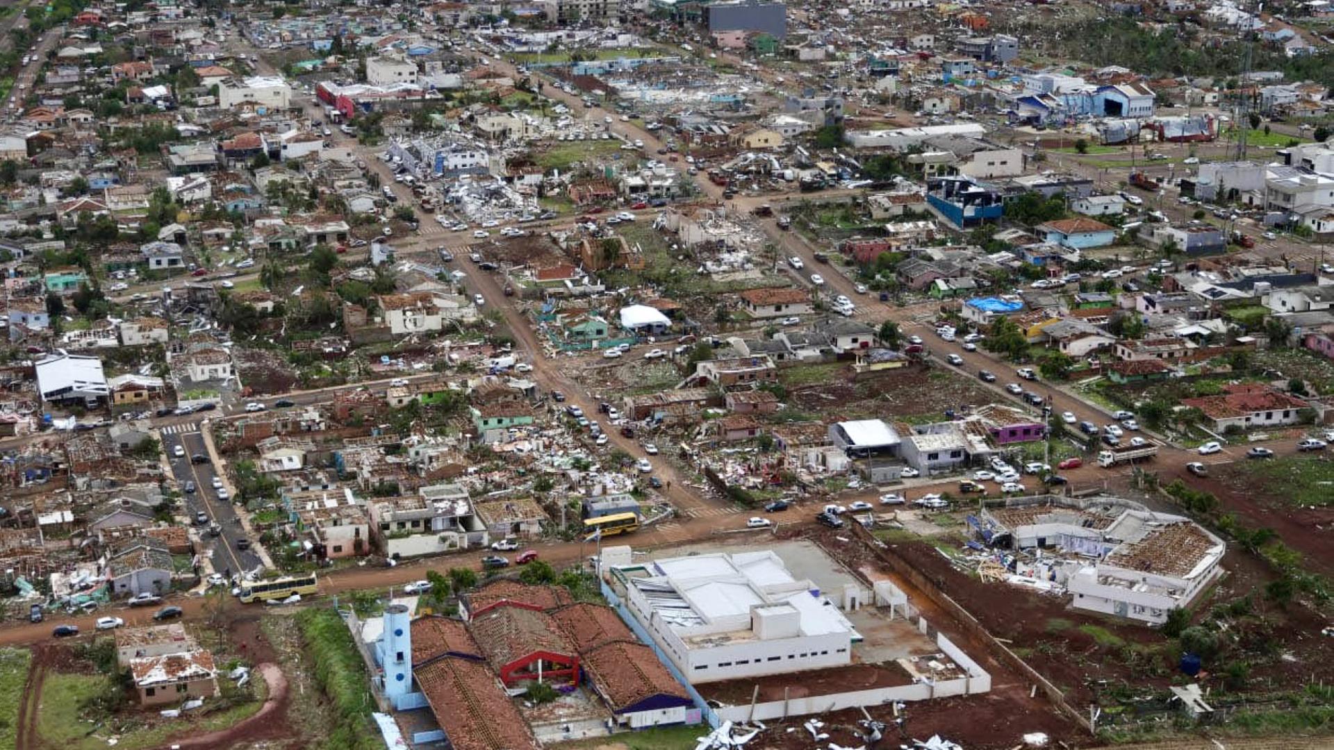 Tornado in Brasilien zerstört Kleinstadt und fordert Tote und Verletzte