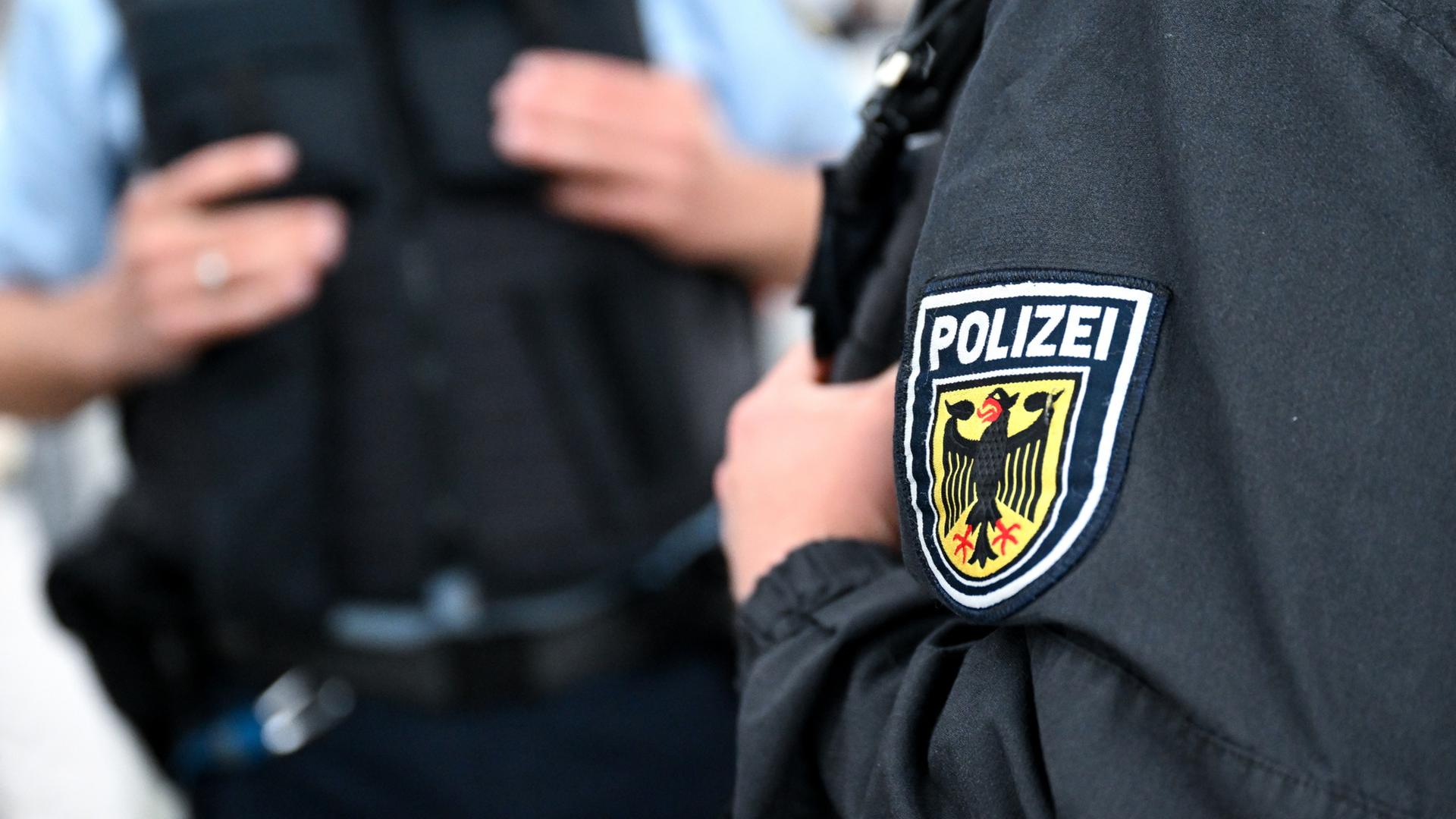 Bundespolizei beschlagnahmt 300 gefährliche Gegenstände an Bahnhöfen