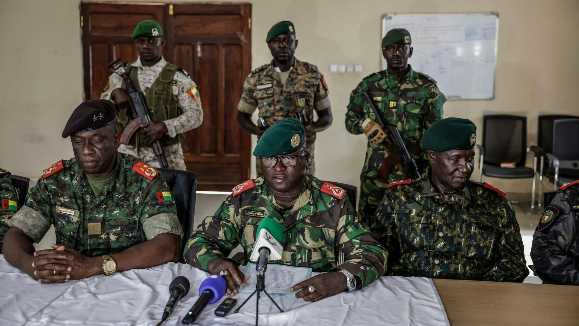Militär in Guinea-Bissau setzt mit Putsch Präsidenten ab