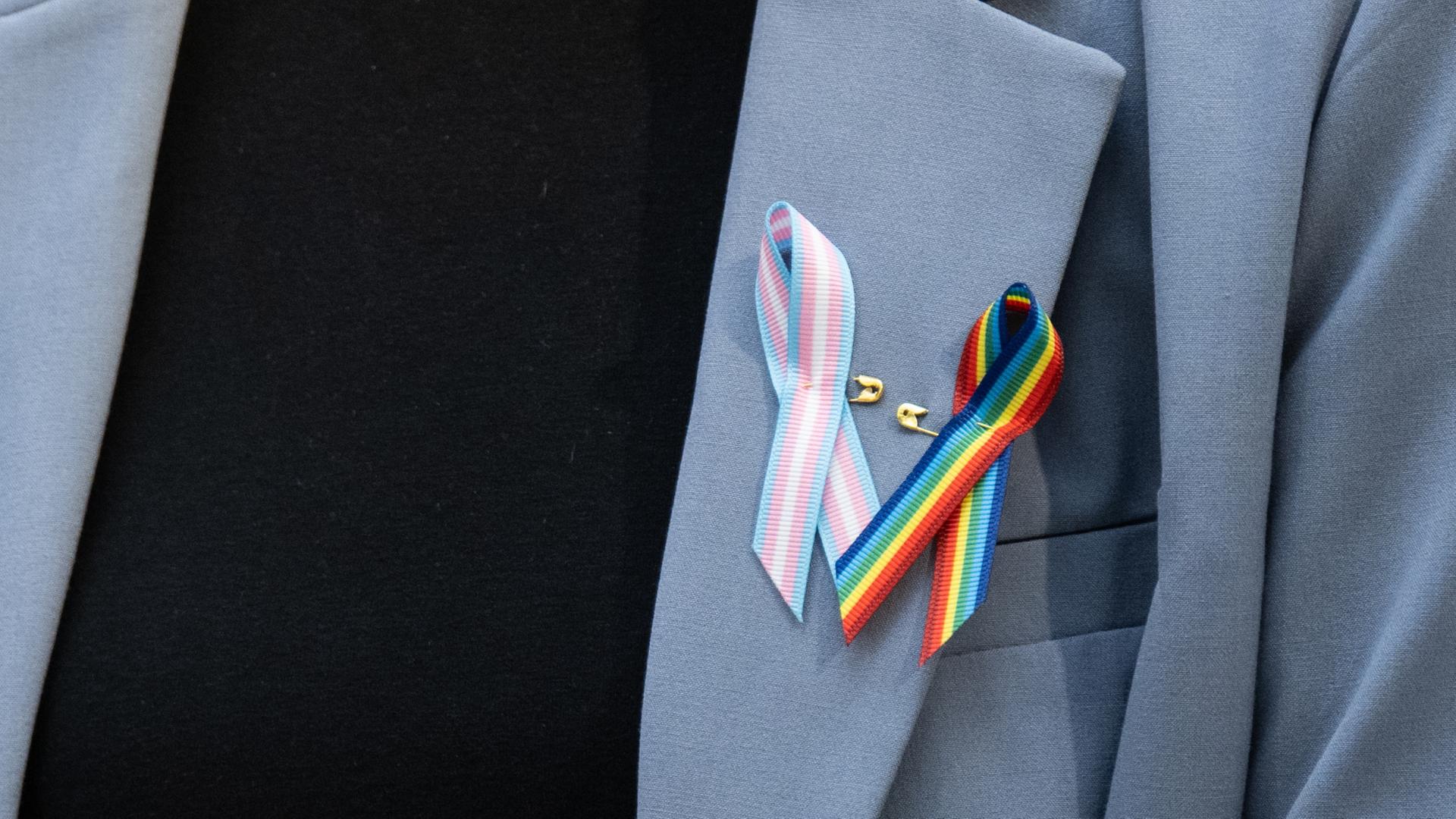 Ein Jahr Selbstbestimmungsgesetz: Zwischen Befreiung und Ablehnung