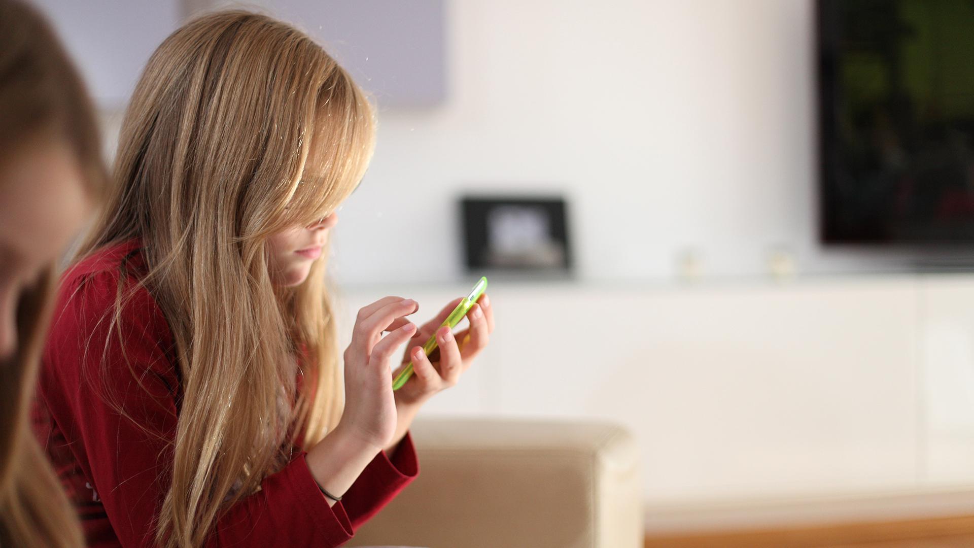 EU-Parlament fordert Mindestalter für soziale Medien