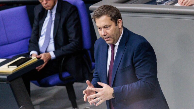 Klingbeil verteidigt Aktivrente bei Debatte im Bundestag