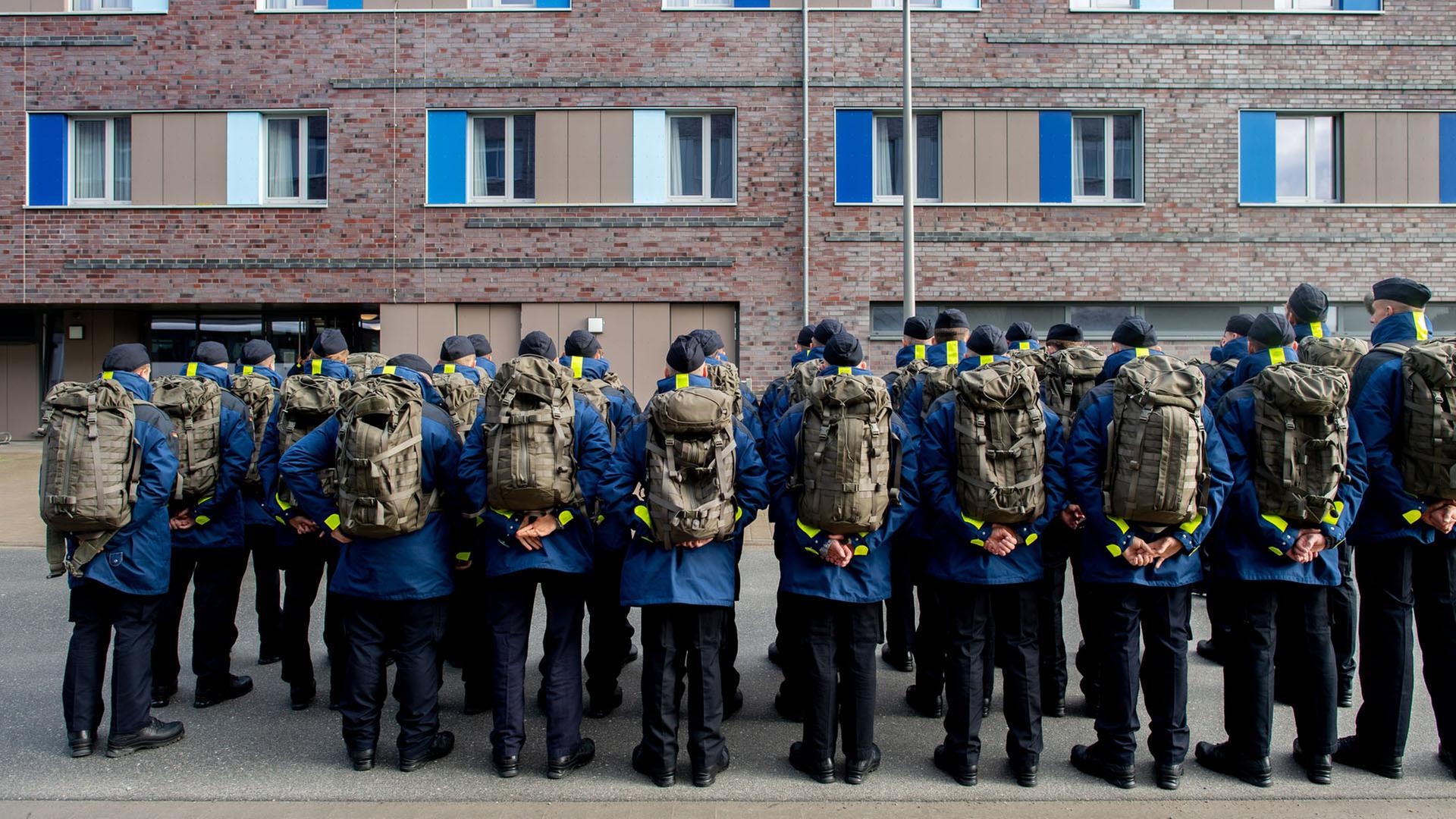 Weitere Forderung nach umfassender Musterung für junge Männer