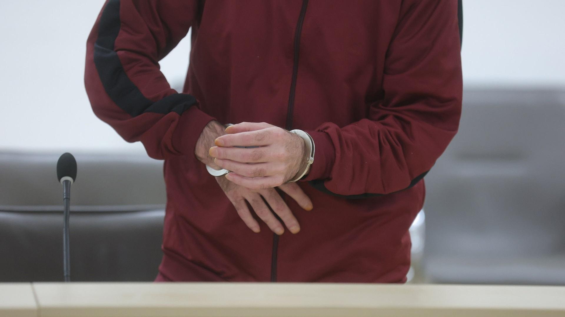 Gera: Frau in Straßenbahn angezündet – lebenslange Haft für Ehemann