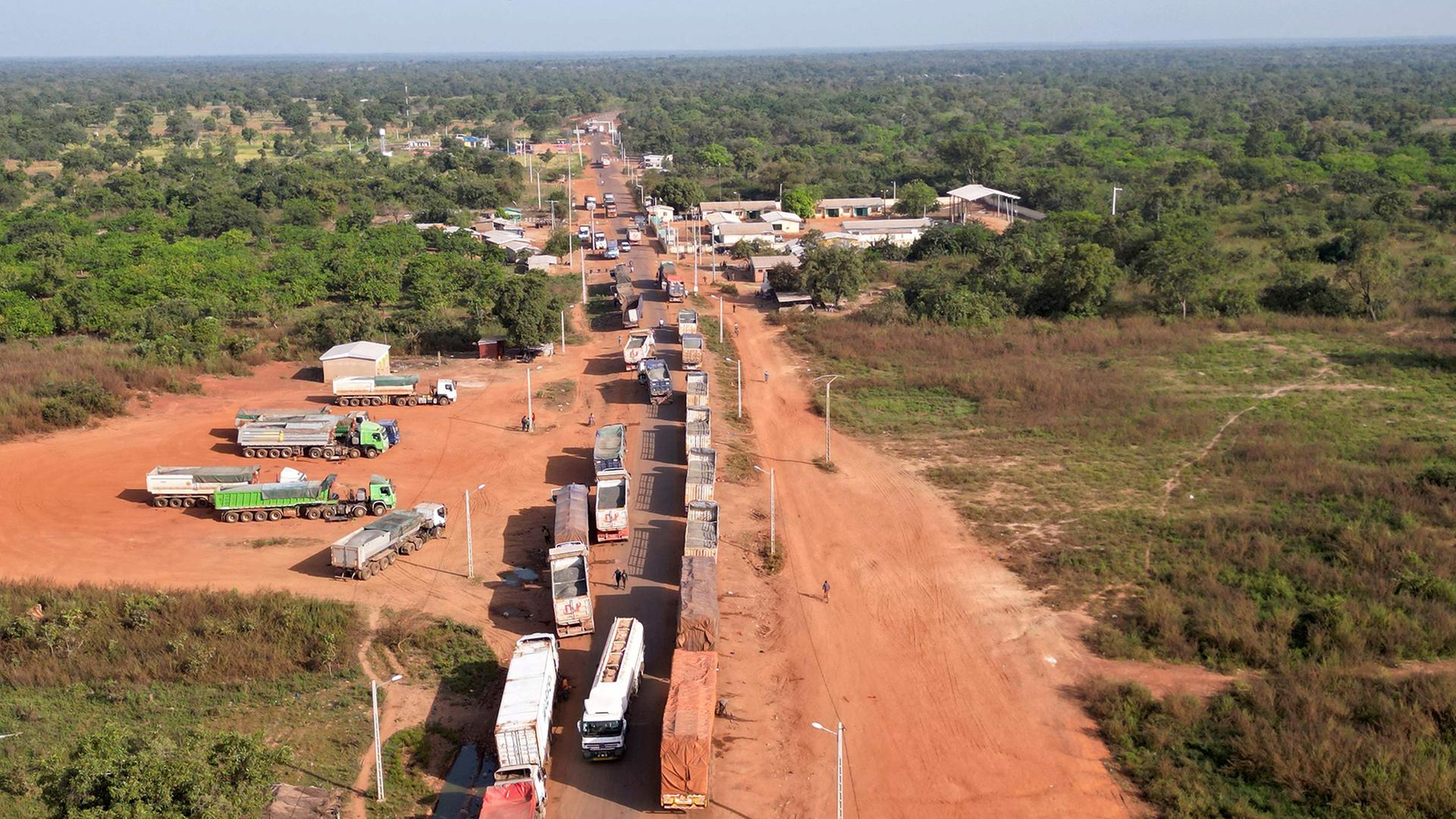 Wer sind die JNIM-Milizionäre, die Malis Hauptstadt blockieren?