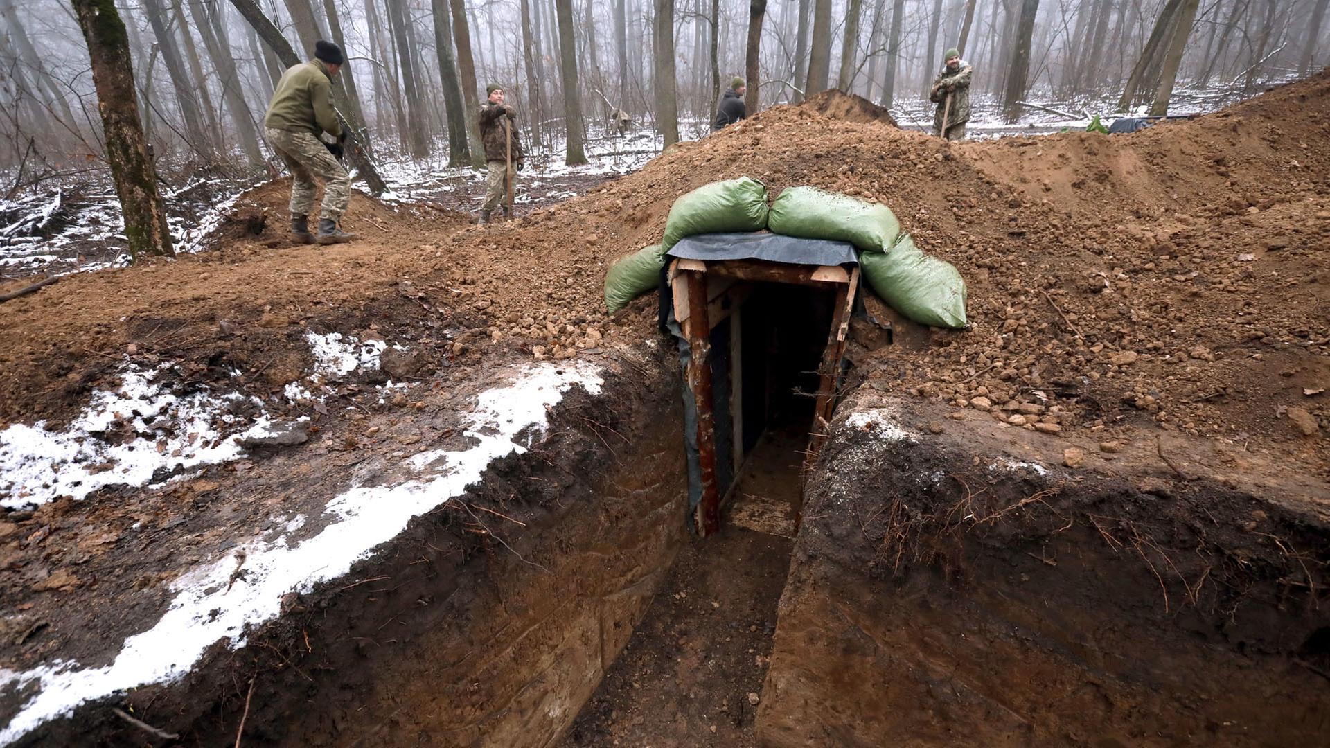 Ukrainische Soldaten: Monatelang im Erdloch an der Front