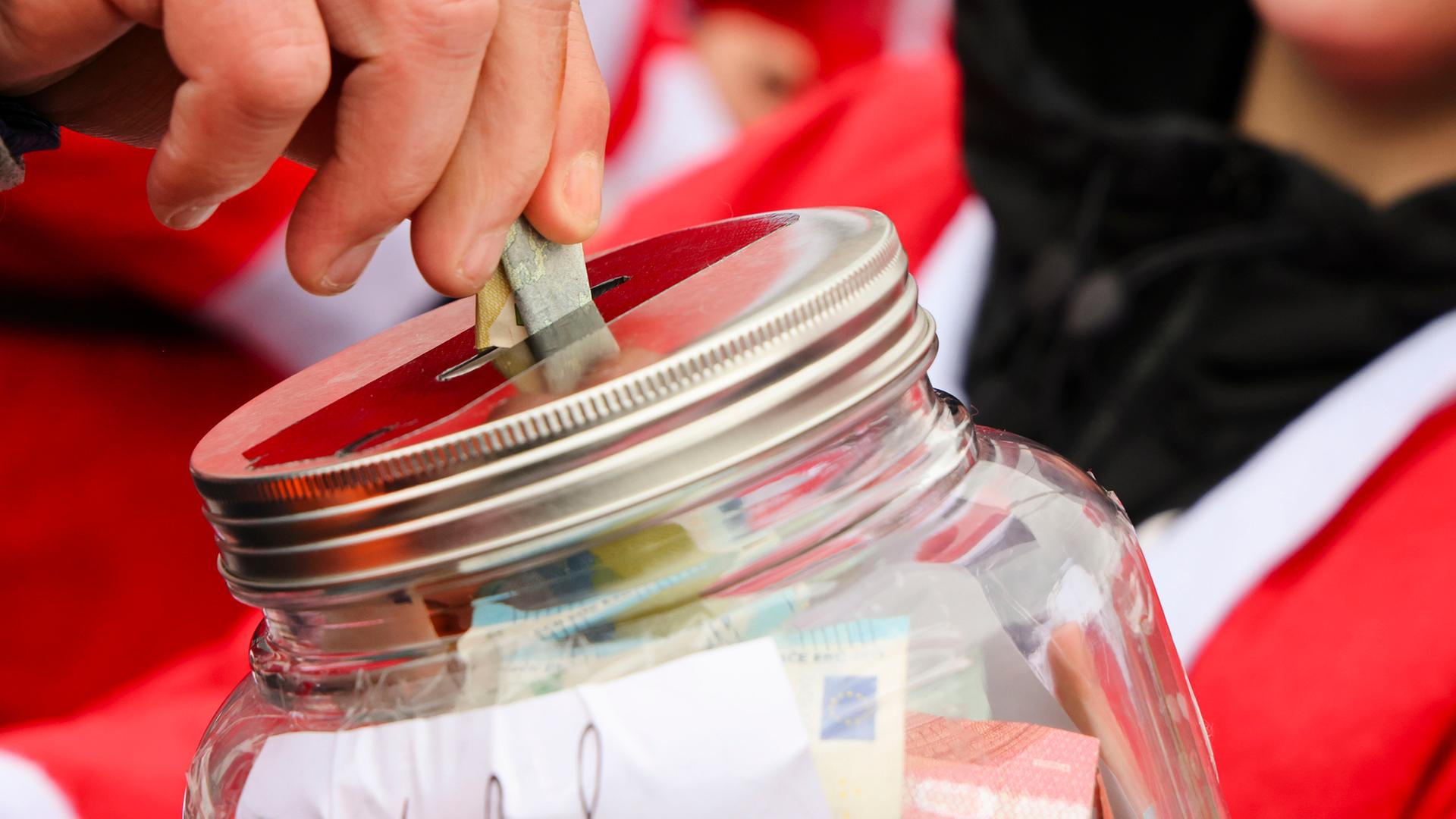 Prognose des Spendenrats: Die Deutschen spenden weniger als 2024