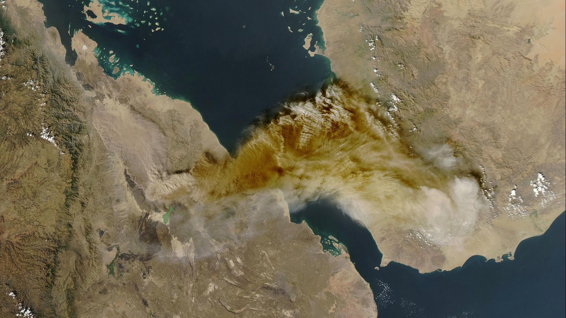 Asche aus äthiopischem Vulkan behindert Flugverkehr in Indien