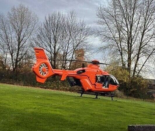 Einsätze für Ratinger Feuerwehr : A3-Unfall und ein Sturz vom Dach