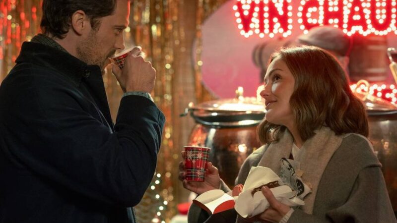„Champagne Problems“ bei Netflix: So schlimm und schön wie Glühwein auf dem Weihnachtsmarkt