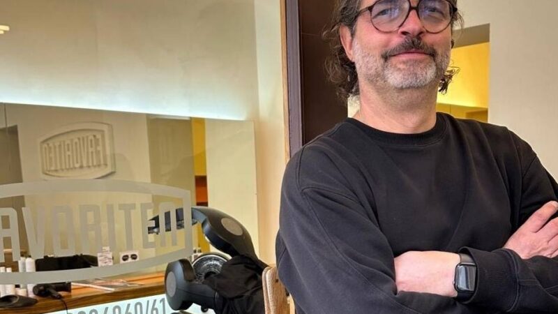 „Movember“-Aktion in Düsseldorf: Beim Friseurbesuch mit Urologen über Männergesundheit sprechen