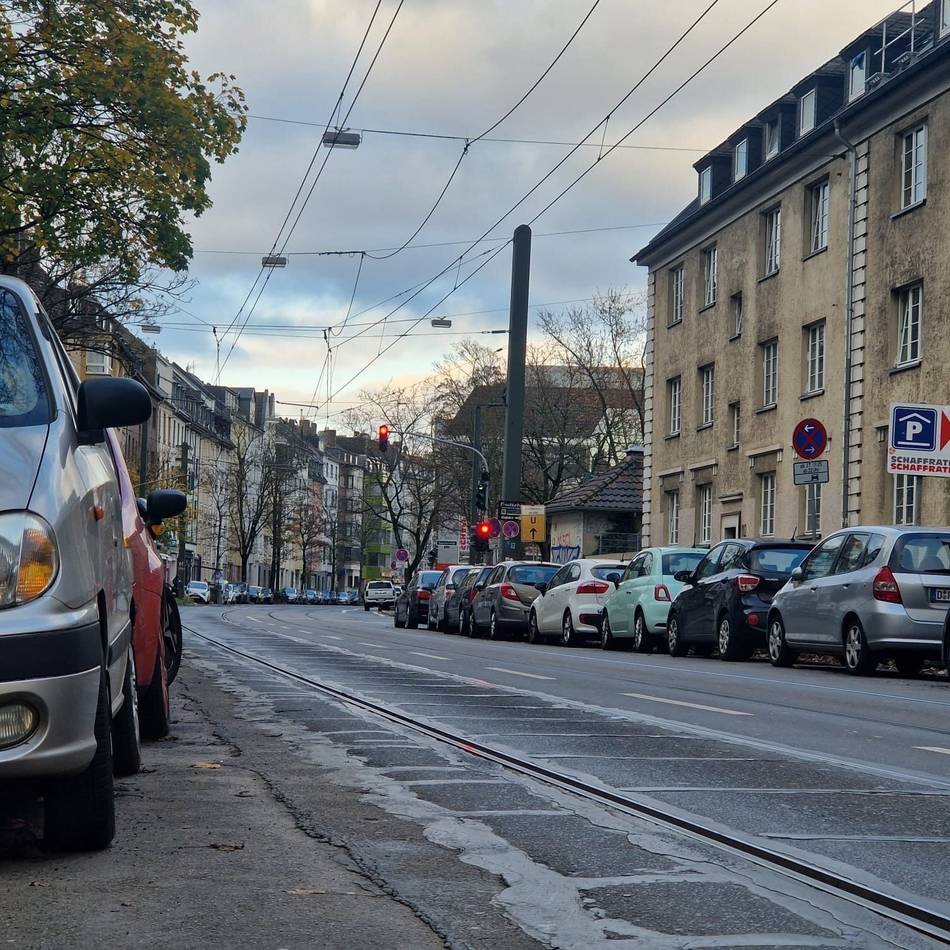 Barrierefreier Haltestellenausbau in Düsseldorf: Dutzende Parkplätze in Bilk sollen wegfallen – Anwohner kritisiert „Zurückdrängen von Autofahrern“