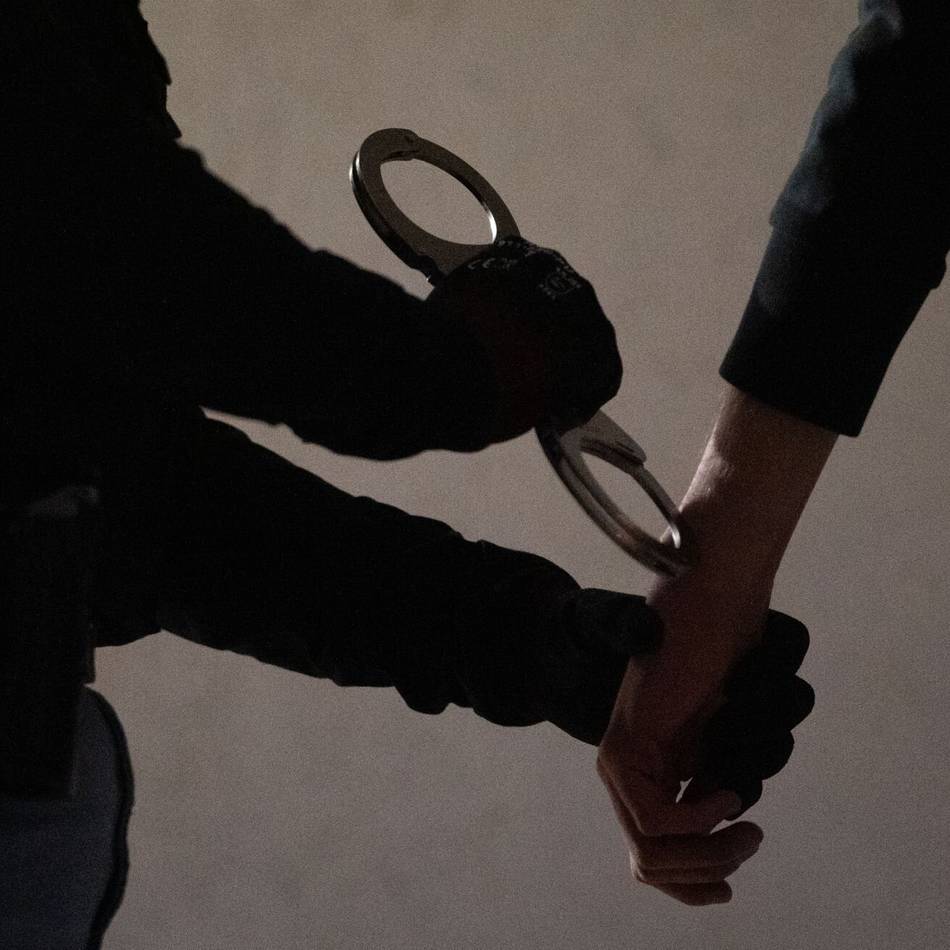 Einbruch in Bürogebäude: Polizei nimmt Trio fest