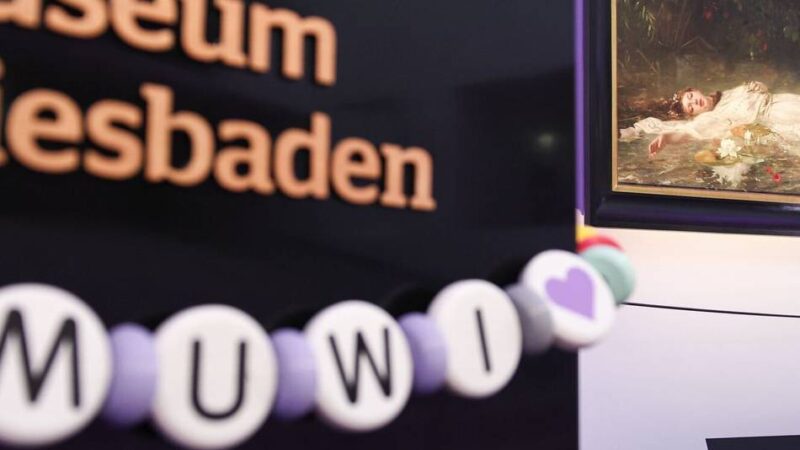 Aktion in Wiesbaden: Etwa 200 Swifties bei erster „Ophelia“-Sonderführung