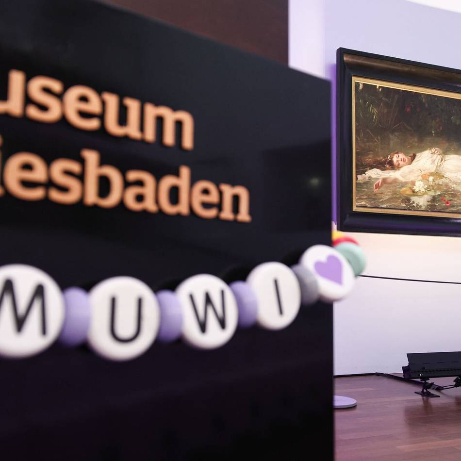 Aktion in Wiesbaden: Etwa 200 Swifties bei erster „Ophelia“-Sonderführung