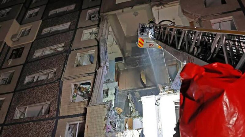 Drohne trifft Wohnhaus: Krieg in der Ukraine – Tote und Verletzte in Dnipro