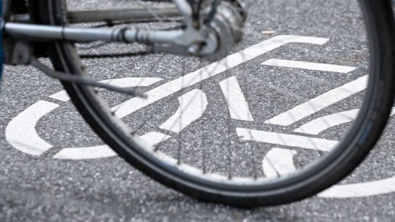 Unfallflucht in Voerde: 14-jähriger Radfahrer bei Zusammenstoß mit Auto verletzt