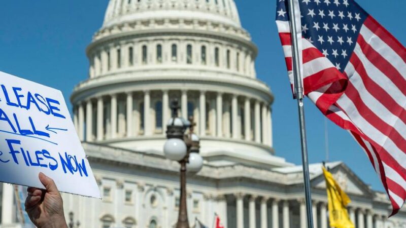 Affäre um Sexualstraftäter: Senat leitet Gesetz zur Freigabe der Epstein-Akten an Trump