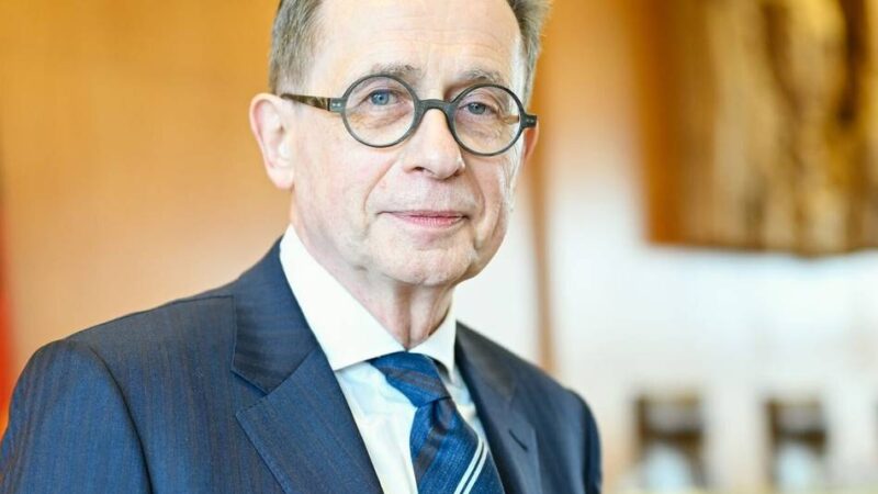 Notar aus Dinslaken: Der Mann, der vors Bundesverfassungsgericht zog und gewann