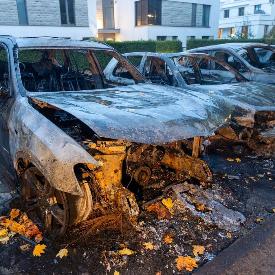 Bekennerschreiben der Antifa: Auto von AfD-Politiker in Hamburg ausgebrannt