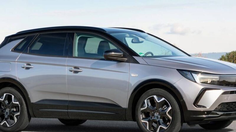 Blaulicht in Meerbusch: Autodiebe stehlen Geländewagen in Büderich