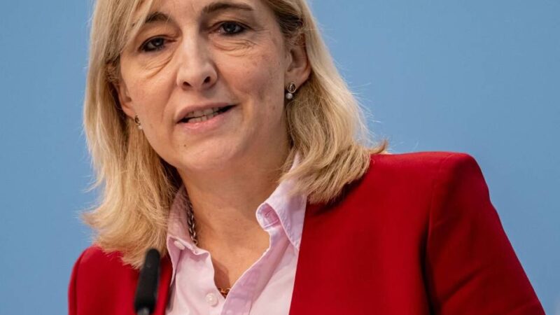 Warken zu GKV-Reform in Medienbericht: „Es darf nicht vom Geldbeutel abhängen, wie ein Mensch medizinisch versorgt wird“