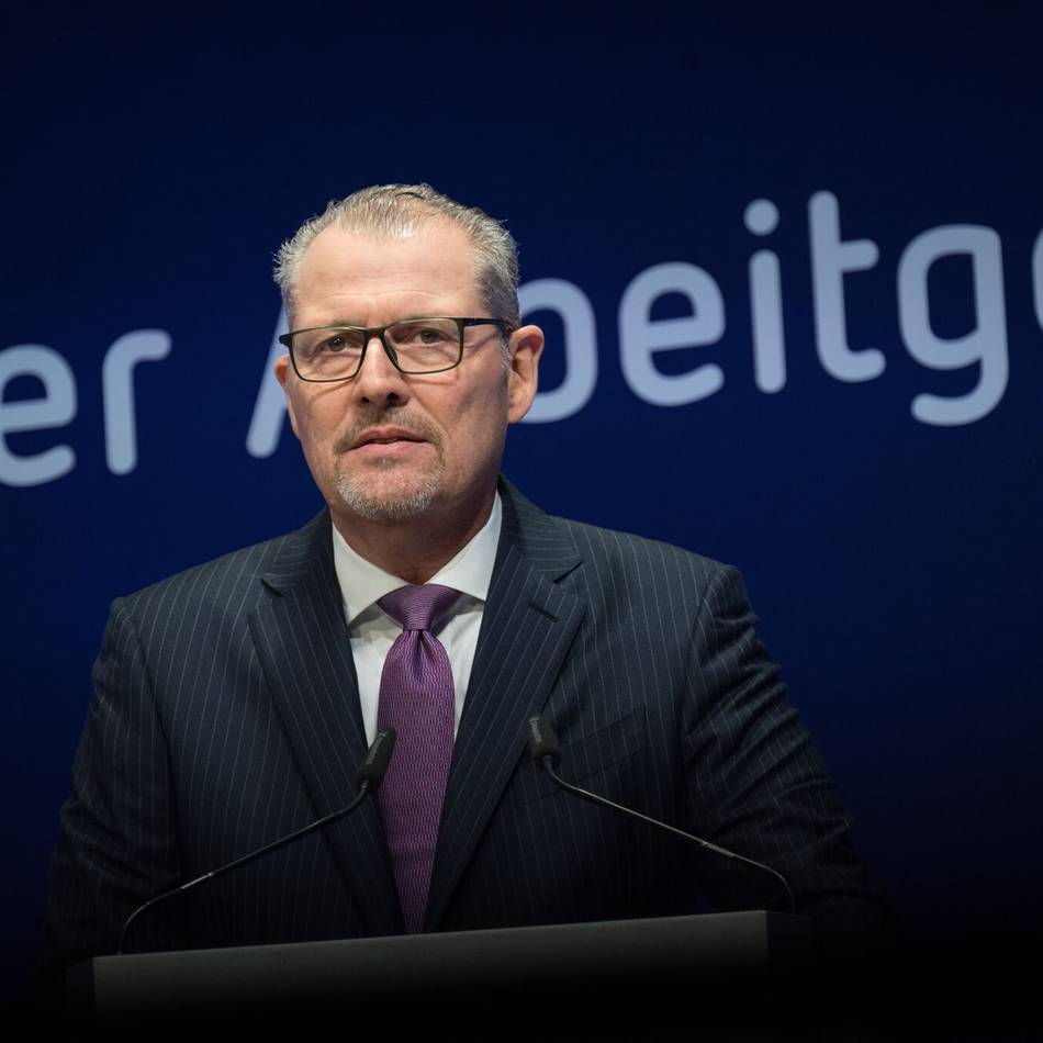 Arbeitgeberpräsident kritisiert Regierung scharf: „Es darf keine abschlagfreie Rente mit 63 mehr geben“