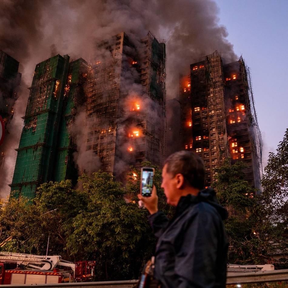 Feuer in Wohnanlage: Mehrere Hochhäuser in Hongkong brennen – Zahl der Toten auf 36 gestiegen