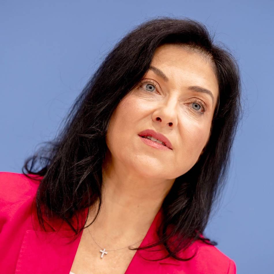 Vor „Stahlgipfel“ im Kanzleramt: Reiche geht von Industriestrompreis ab Januar 2026 aus