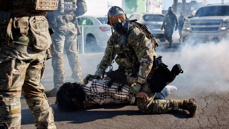 Tränengas und Gewalt gegen Bürger: Trump gehen harte ICE-Razzien noch nicht weit genug