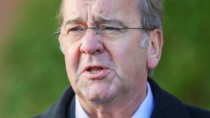 Einigung in der Wehrpflicht-Debatte?: Pistorius beharrt auf Musterung junger Männer