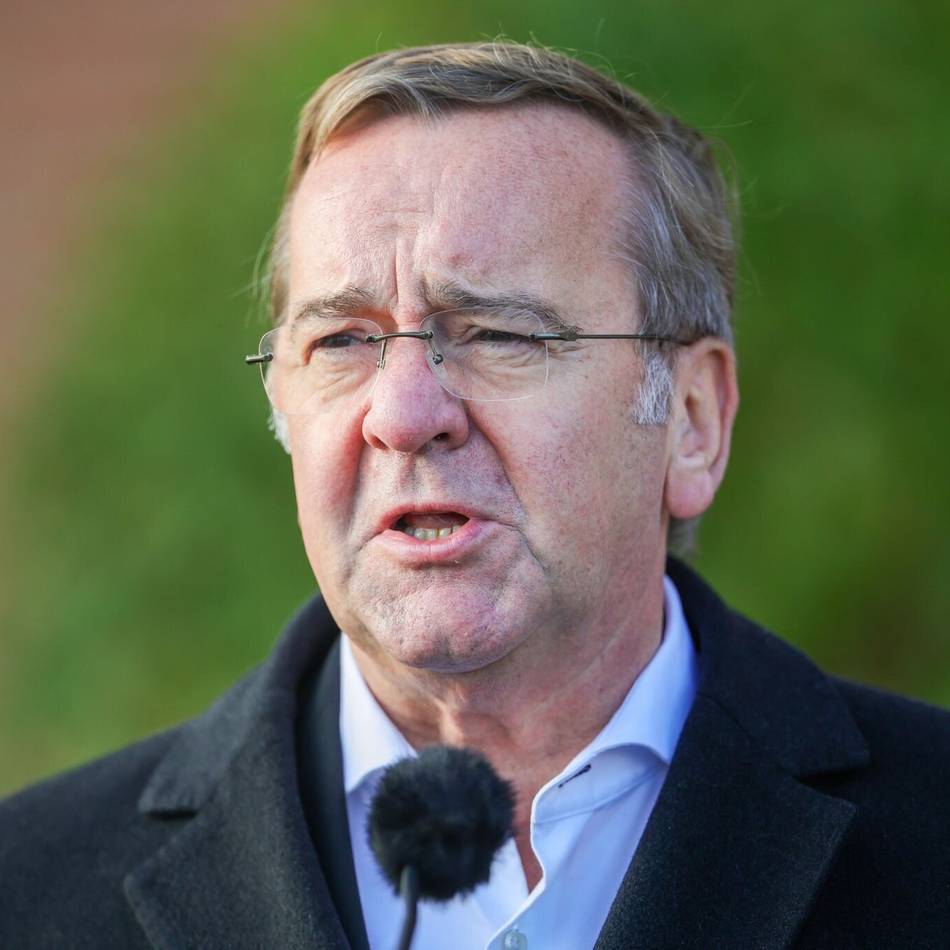 Einigung in der Wehrpflicht-Debatte?: Pistorius beharrt auf Musterung junger Männer