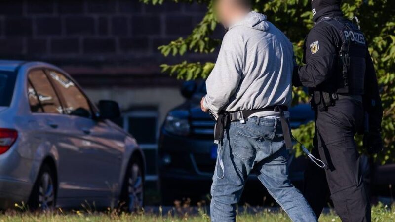 Schusswaffen in Österreich entdeckt: Waffenfund nach Hamas-Festnahmen in Berlin