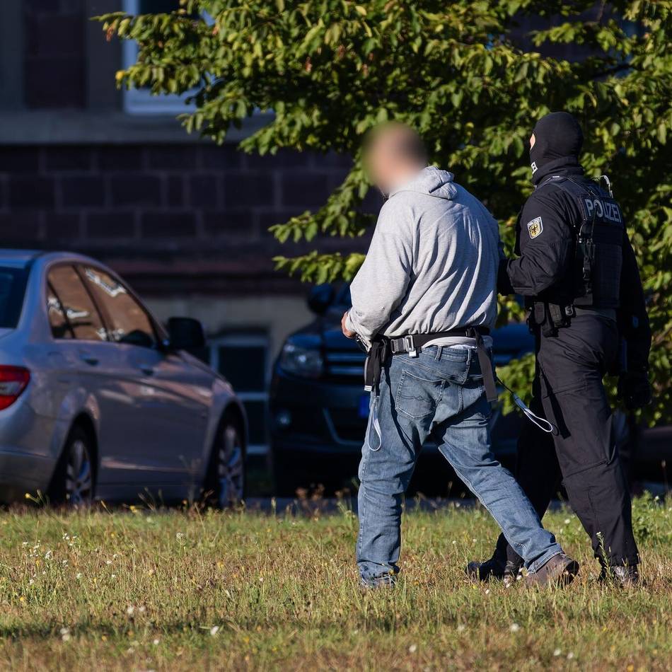 Schusswaffen in Österreich entdeckt: Waffenfund nach Hamas-Festnahmen in Berlin