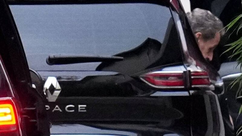 Sarkozy lobt Gefängnispersonal: „Ihr habt diesen Albtraum erträglich gemacht“