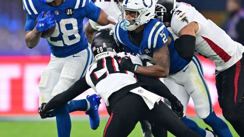 American Football: Über 70.000 Fans: Colts gewinnen NFL-Show in Berlin