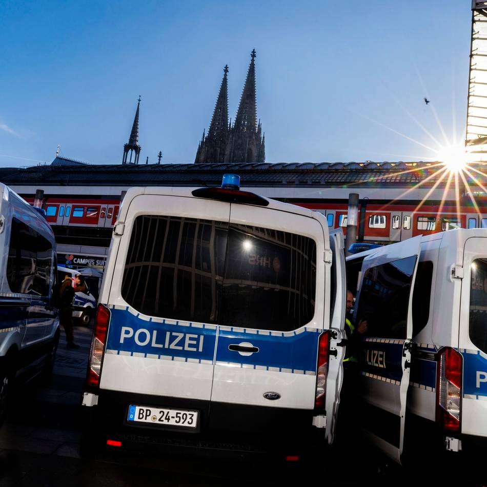 Prügelei im Kölner Hauptbahnhof: Schalke- und Dortmund-Fans liefern sich Massenschlägerei